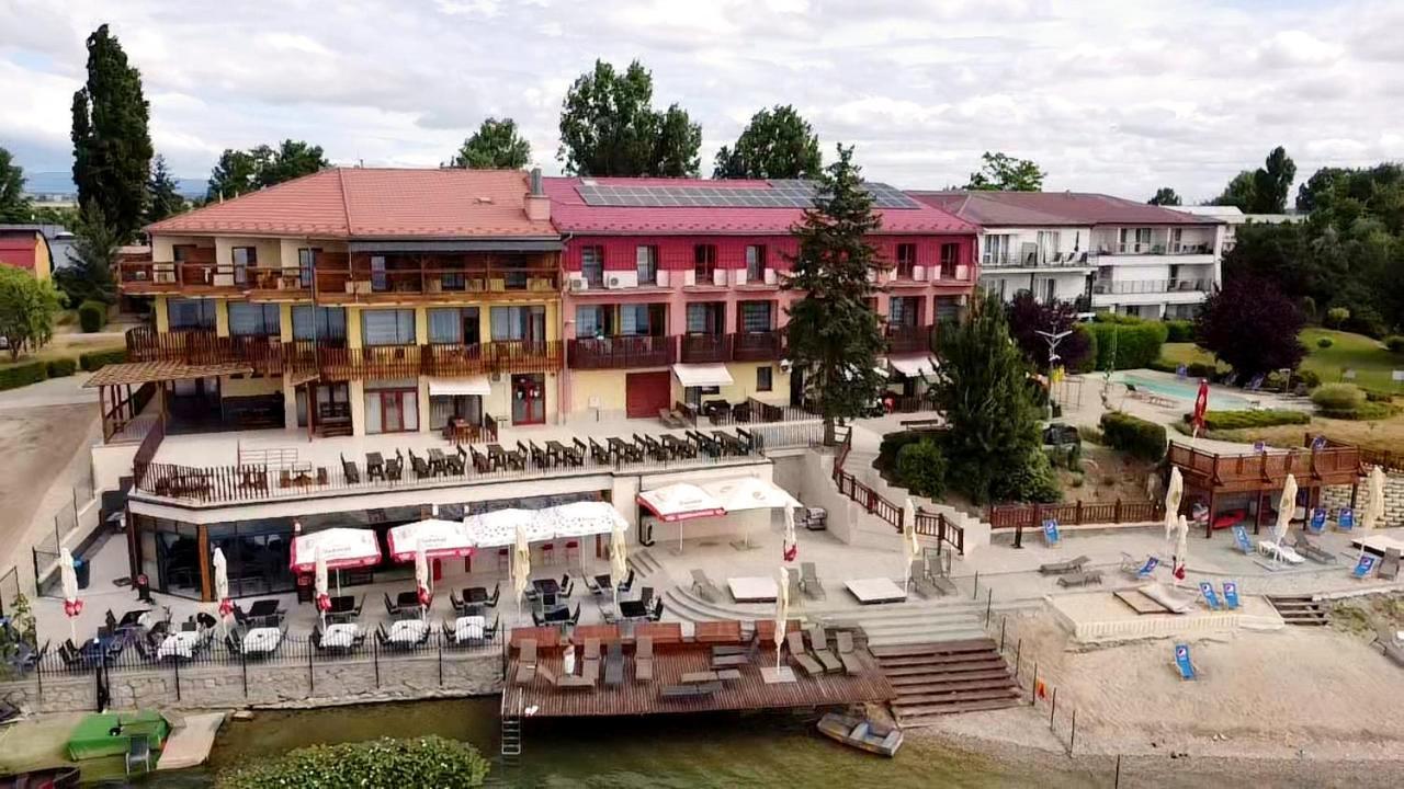 Apartmanovy Wellness Garni Hotel Relax Senec Exterior photo